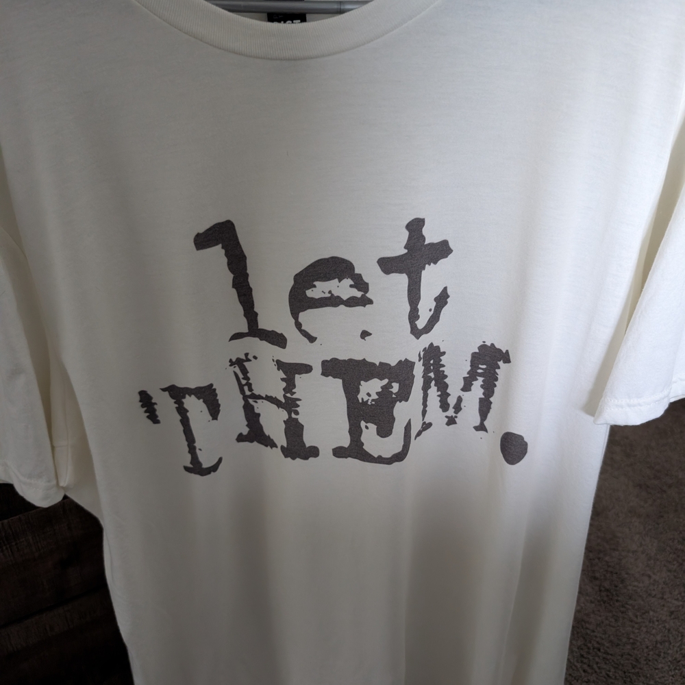 District Cream Tee with Artistic Text